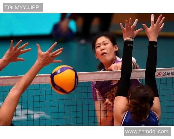 哈登意外邂逅足球巨星两位运动员的精彩瞬间引发球迷热议